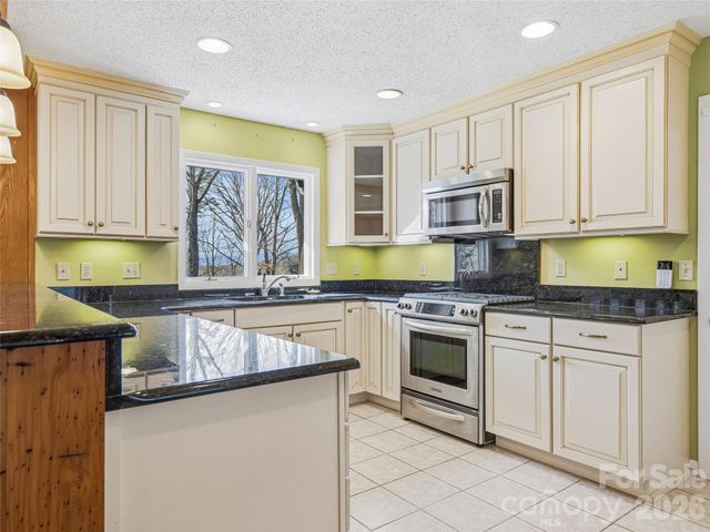 61 Brookwood Road, Asheville, NC 28804