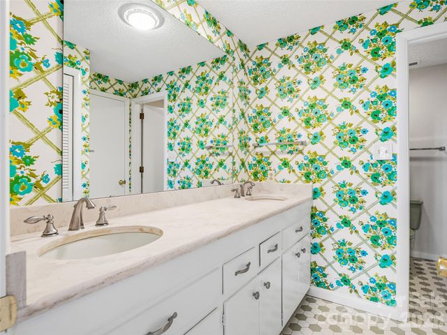 61 Brookwood Road, Asheville, NC 28804