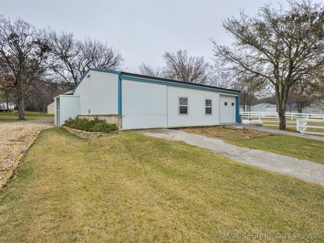 32825 E 740 Road, Wagoner, OK 74467