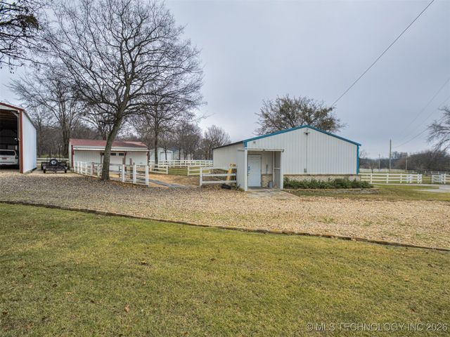 32825 E 740 Road, Wagoner, OK 74467