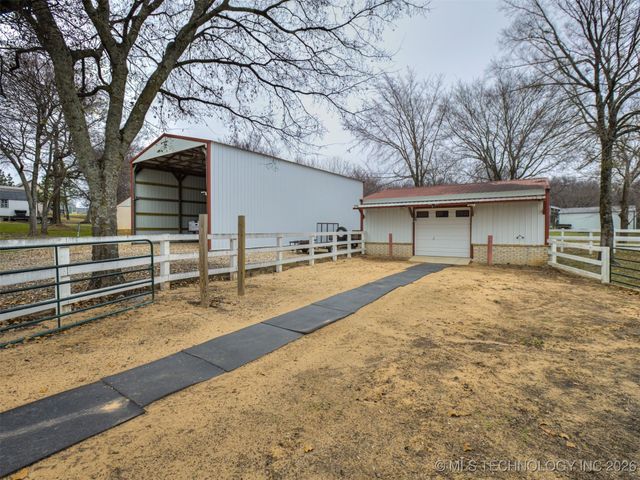 32825 E 740 Road, Wagoner, OK 74467