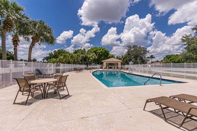 8910 Brittany Lakes Dr, Boynton Beach, FL 33472