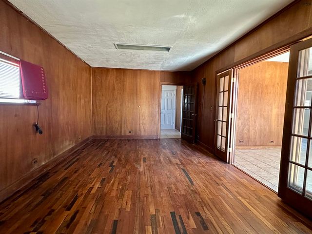 313 W CLEVELAND, Electra, TX 76360