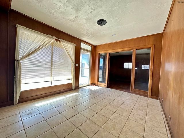 313 W CLEVELAND, Electra, TX 76360