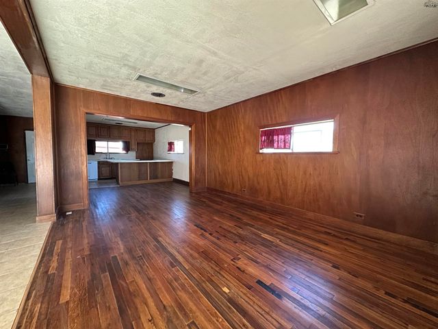 313 W CLEVELAND, Electra, TX 76360