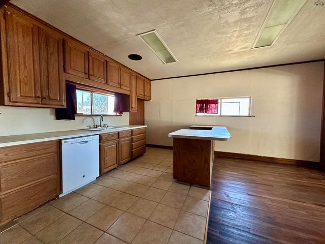 313 W CLEVELAND, Electra, TX 76360