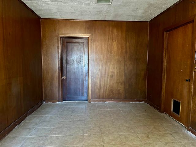 313 W CLEVELAND, Electra, TX 76360