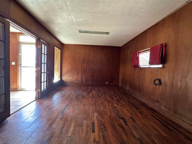 313 W CLEVELAND, Electra, TX 76360