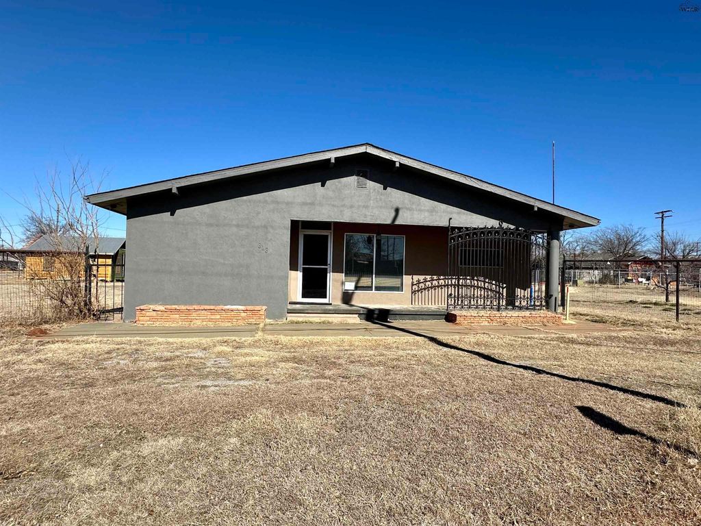 313 W CLEVELAND, Electra, TX 76360