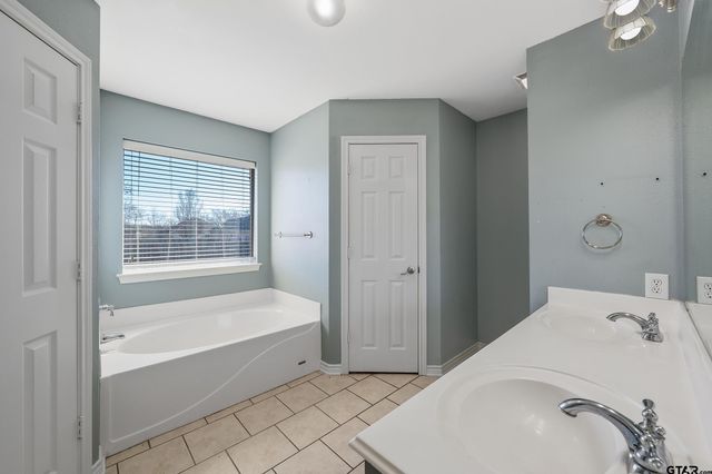 411 Amanda Ct, Whitehouse, TX 75791