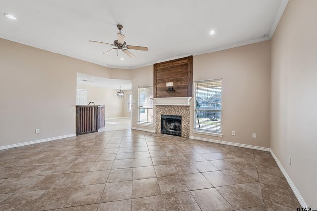 411 Amanda Ct, Whitehouse, TX 75791