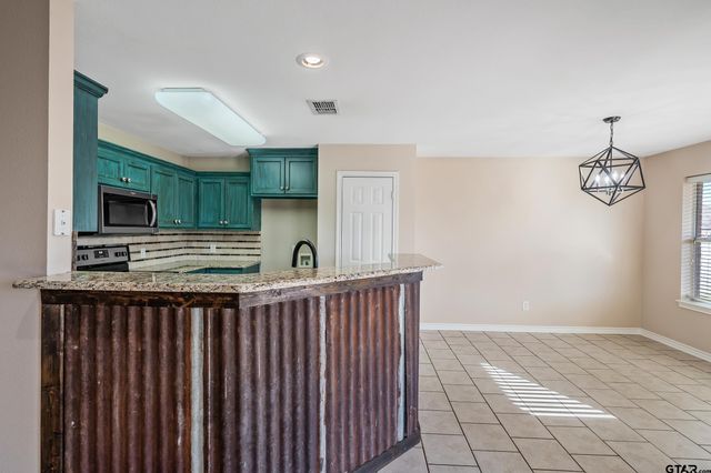 411 Amanda Ct, Whitehouse, TX 75791