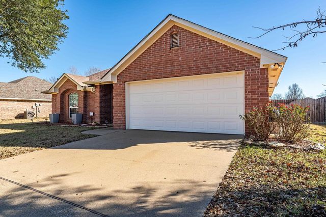 411 Amanda Ct, Whitehouse, TX 75791