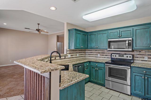 411 Amanda Ct, Whitehouse, TX 75791