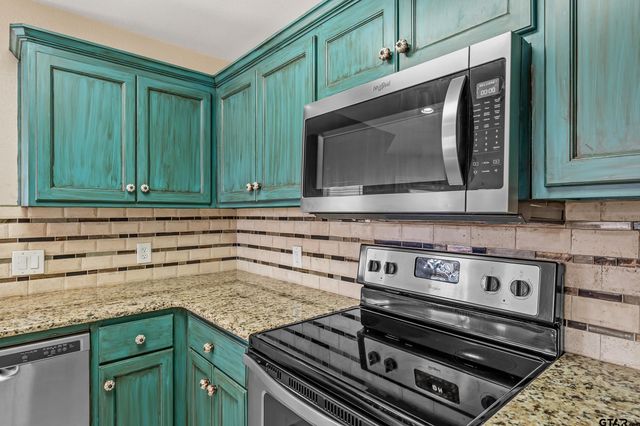 411 Amanda Ct, Whitehouse, TX 75791