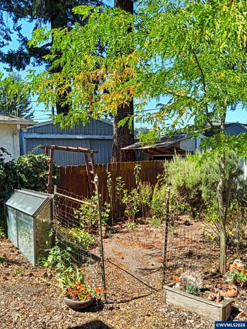 1905 Willamette Av NE, Albany, OR 97321