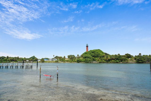 170 Seabreeze Circle, Jupiter, FL 33477