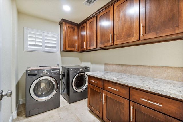 38176 Cardinal Lane, Yokuts Valley, CA 93675