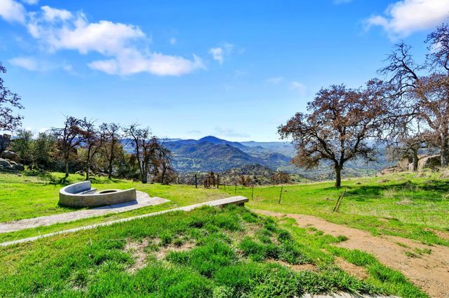 38176 Cardinal Lane, Yokuts Valley, CA 93675