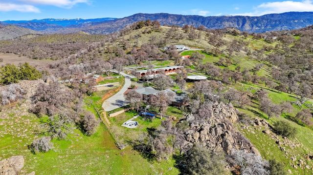38176 Cardinal Lane, Yokuts Valley, CA 93675