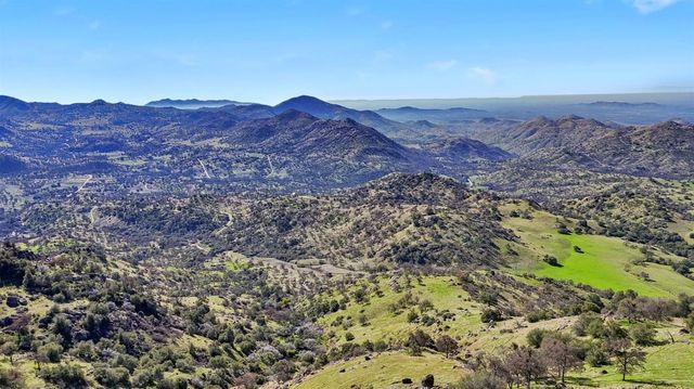 38176 Cardinal Lane, Yokuts Valley, CA 93675