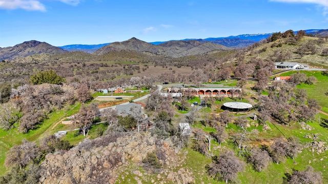 38176 Cardinal Lane, Yokuts Valley, CA 93675