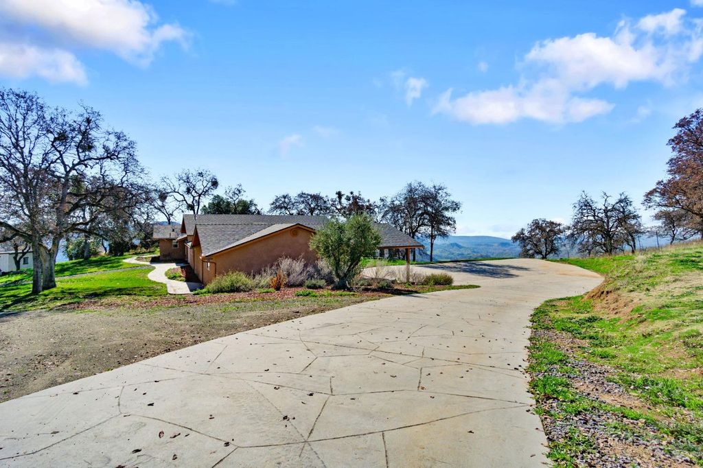 38176 Cardinal Lane, Yokuts Valley, CA 93675