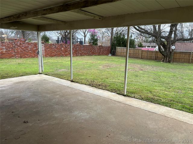 2711 Kingston Street N, Muskogee, OK 74403