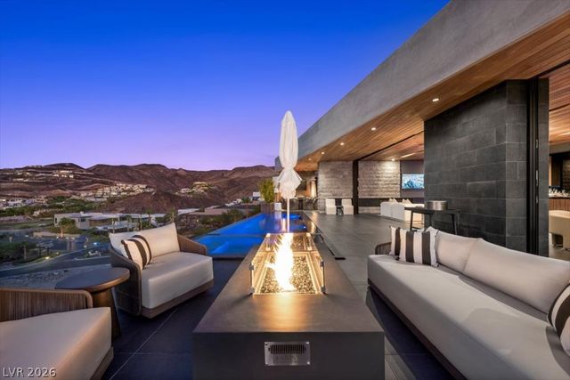 641 Dragon Peak Drive, Henderson, NV 89012