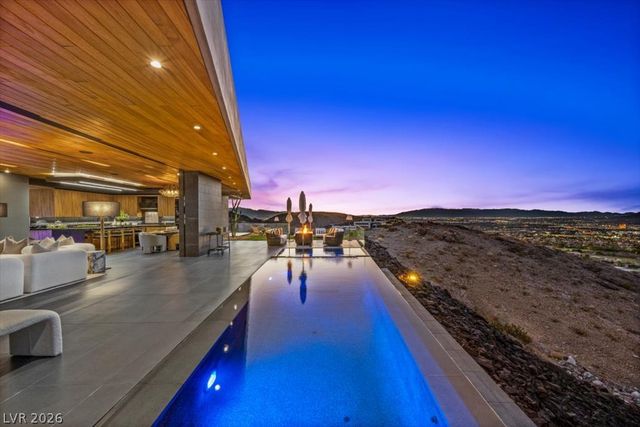 641 Dragon Peak Drive, Henderson, NV 89012