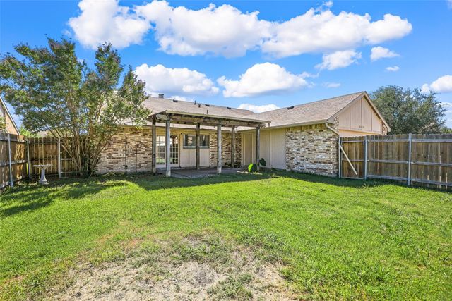 8401 Chesham Drive, Rowlett, TX 75088