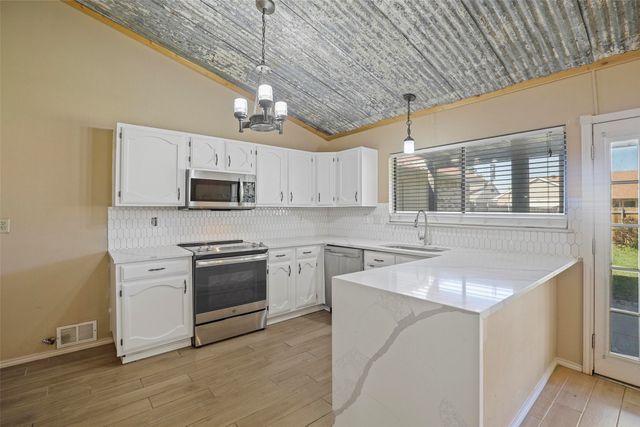 8401 Chesham Drive, Rowlett, TX 75088