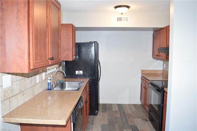 12773 Woodside LN, Newport News, VA 23602