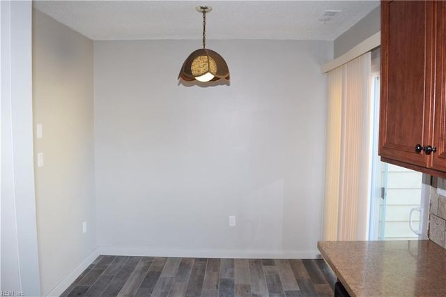 12773 Woodside LN, Newport News, VA 23602