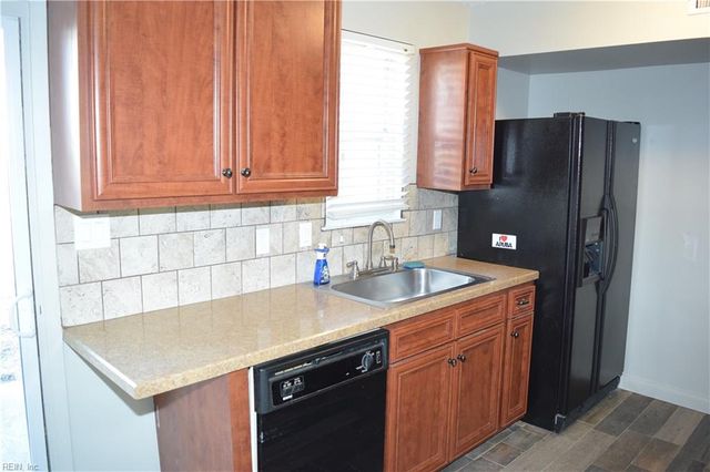 12773 Woodside LN, Newport News, VA 23602