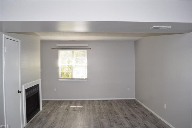 12773 Woodside LN, Newport News, VA 23602