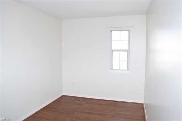 12773 Woodside LN, Newport News, VA 23602