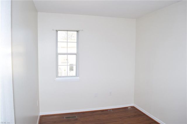 12773 Woodside LN, Newport News, VA 23602