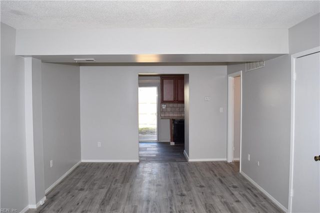 12773 Woodside LN, Newport News, VA 23602