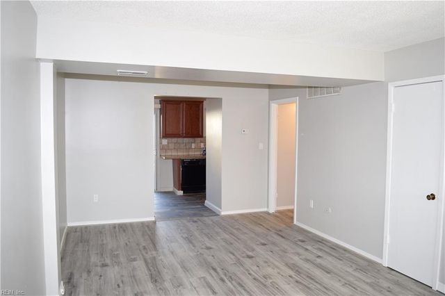 12773 Woodside LN, Newport News, VA 23602