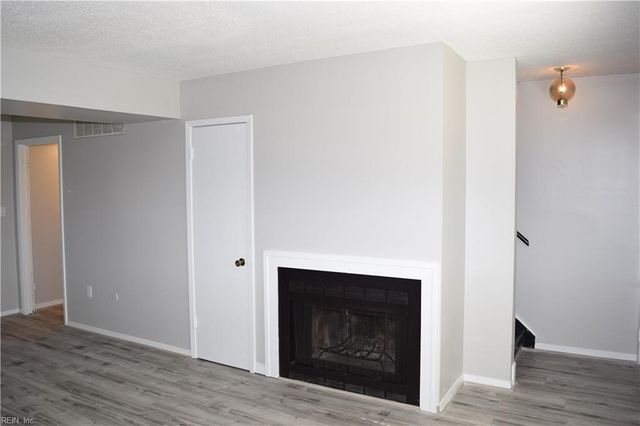 12773 Woodside LN, Newport News, VA 23602