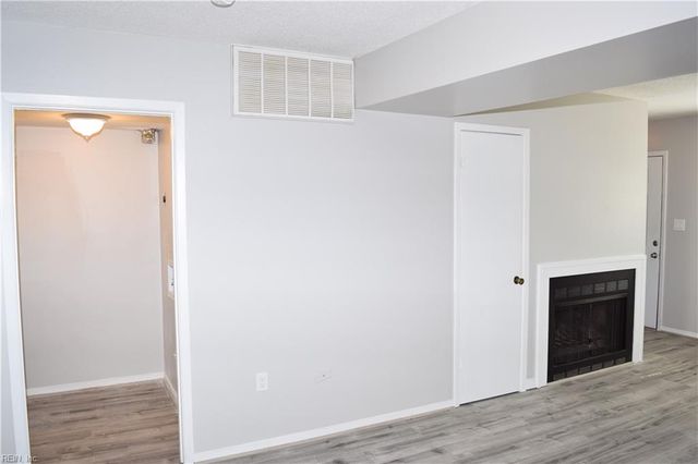 12773 Woodside LN, Newport News, VA 23602