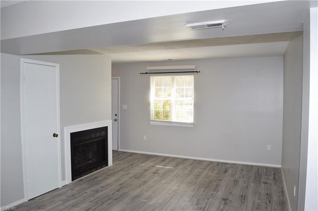 12773 Woodside LN, Newport News, VA 23602