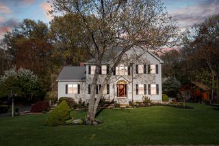 8 Hickory Drive, Medway, MA 02053