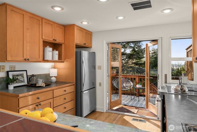 3635 43rd Avenue W, Seattle, WA 98199