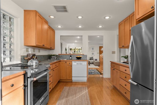 3635 43rd Avenue W, Seattle, WA 98199