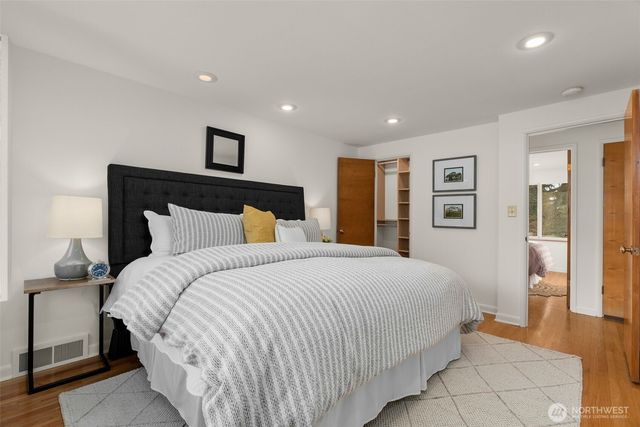 3635 43rd Avenue W, Seattle, WA 98199