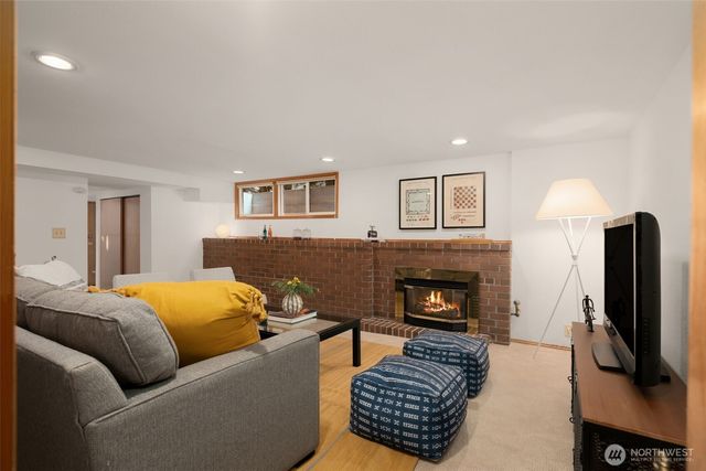 3635 43rd Avenue W, Seattle, WA 98199