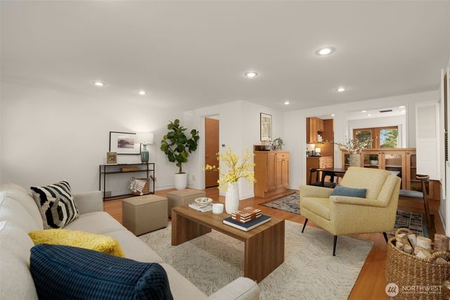 3635 43rd Avenue W, Seattle, WA 98199