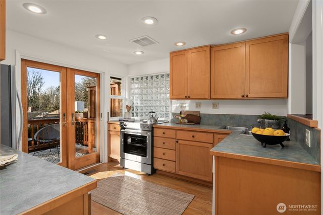 3635 43rd Avenue W, Seattle, WA 98199